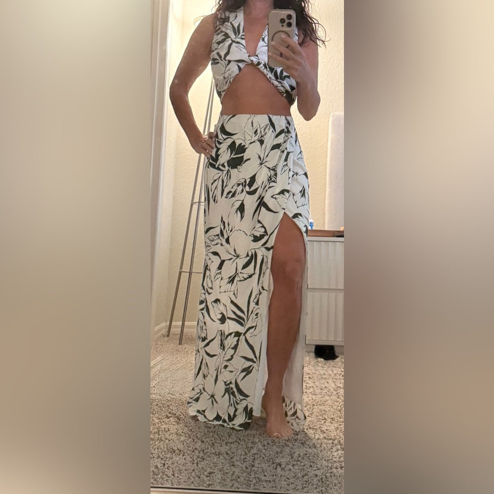 Abercrombie & Fitch dark green and creamy White Leaf two piece outfit